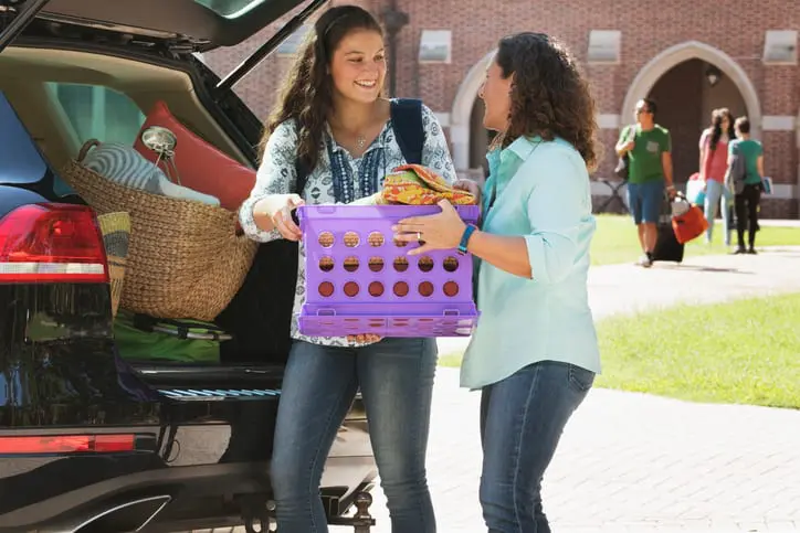 Smooth Move Moving Services in South Carolina | mother helping daughter unload car at college